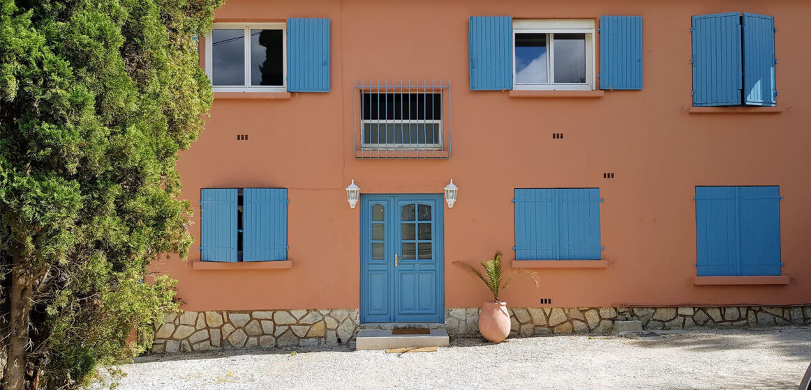 Photo de la façade des appartements à louer à Hyères - Hyères appart