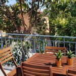 Photo de la table extérieure sur la terrasse d'un appartement à louer à Hyères - Hyères appart