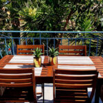 Photo de la table extérieure sur la terrasse d'un appartement à louer à Hyères - Hyères appart