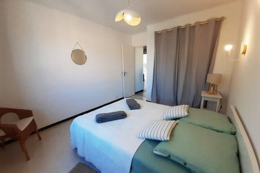 Photo d'une chambre d'un appartement à louer à Hyères - Hyères appart