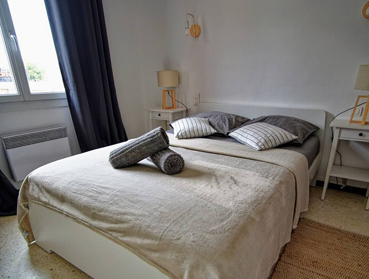 Photo d'une chambre d'un appartement à louer à Hyères - Hyères appart