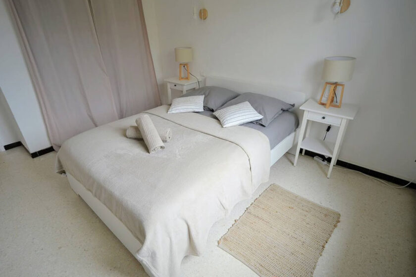 Photo d'une chambre d'un appartement à louer à Hyères - Hyères appart