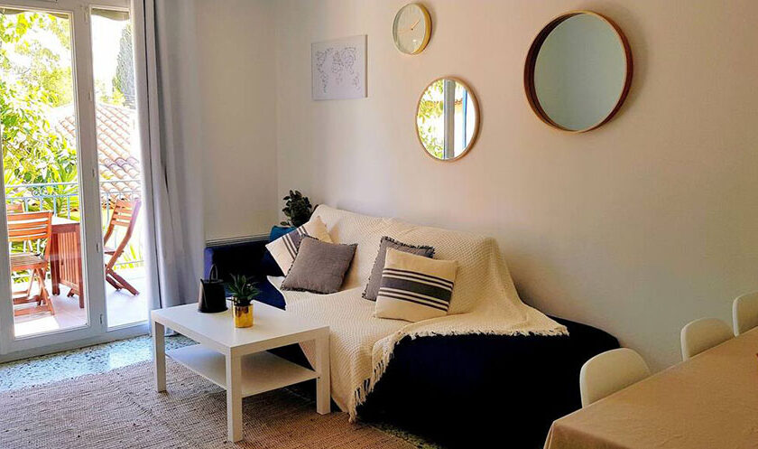 Photo du salon d'un appartement à louer à Hyères - Hyères appart