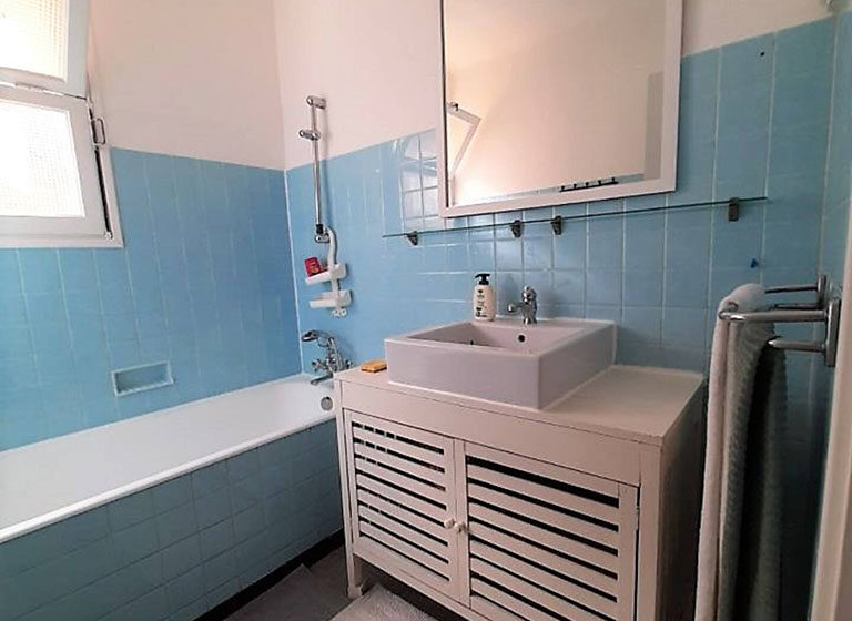 Photo de la salle de bain d'un appartement à louer à Hyères - Hyères appart