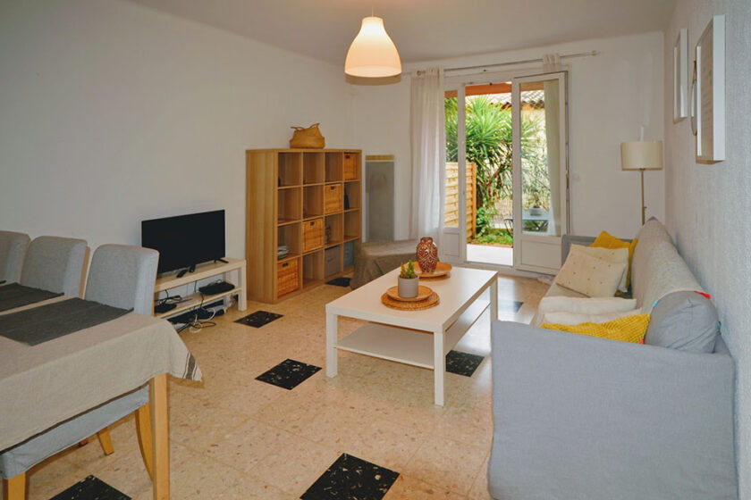 Photo du salon, salle à manger d'un appartement à louer à Hyères - Hyères appart