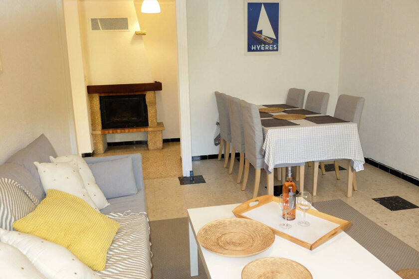 Photo du salon, salle à manger d'un appartement à louer à Hyères - Hyères appart