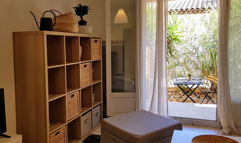 Photo du salon, terrasse d'un appartement à louer à Hyères - Hyères appart