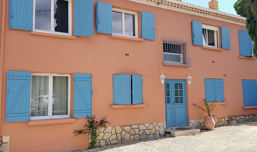 Photo de la façade extérieure d'appartements à louer à Hyères - Hyères appart