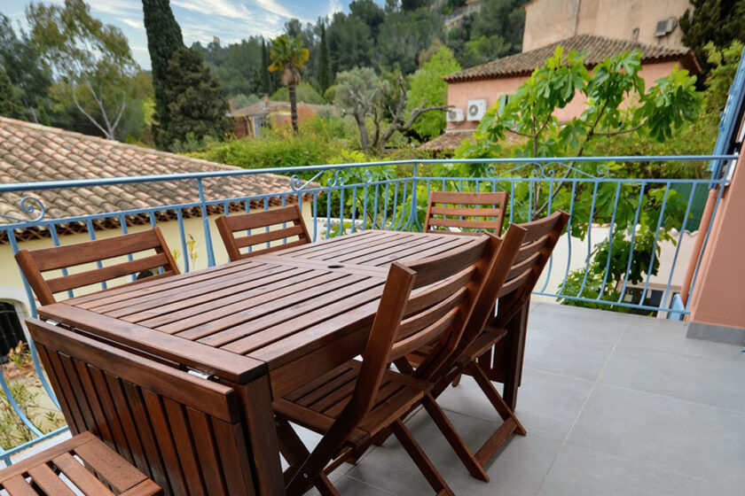 Photo de la vue depuis la terrasse d'un appartement à louer à Hyères - Hyères appart