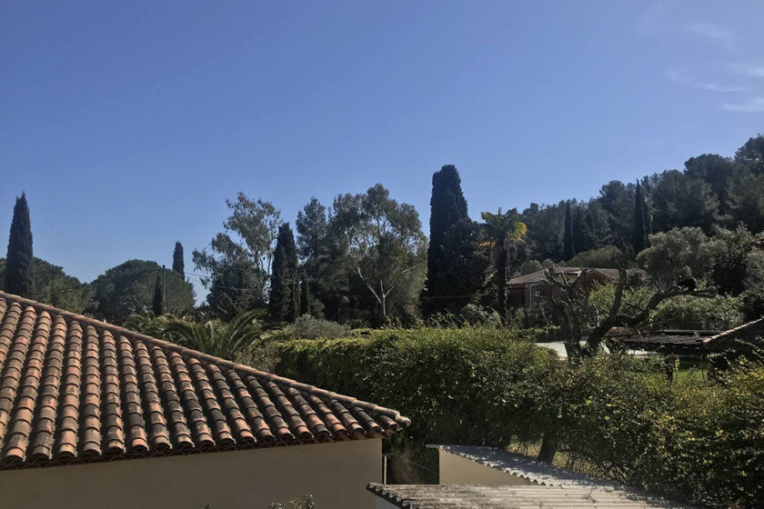 Photo de la vue depuis la terrasse d'un appartement à louer à Hyères - Hyères appart